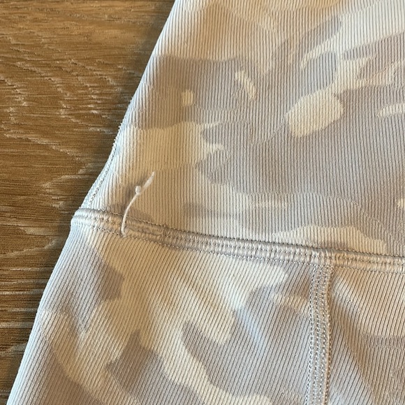 Lululemon Wunder-Under Scalloped Hem Leggings - Picture 11 of 11